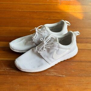 Nike Roshe One Men’s size 10.5 White Running Shoes Sneakers